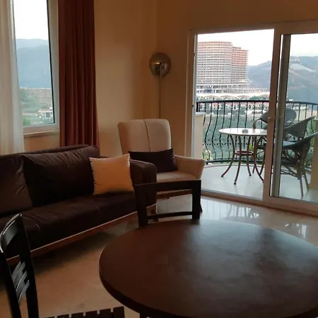 Goldcity 2 Bedroom Hotel apartamentowy 3*