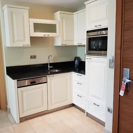 Aparthotel Goldcity 2 Bedroom 3*